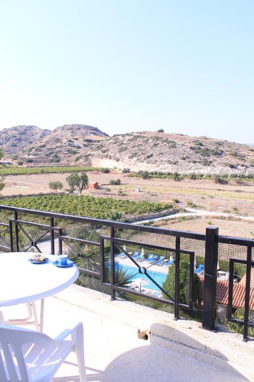 Ampelokipi Holiday Apartments Pissouri Room photo